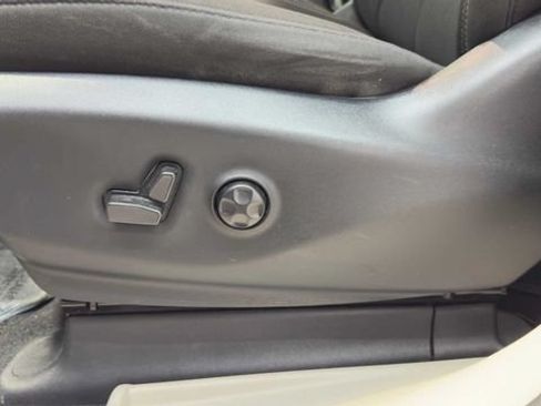 Used 2022 Chrysler Voyager LX FWD image 23