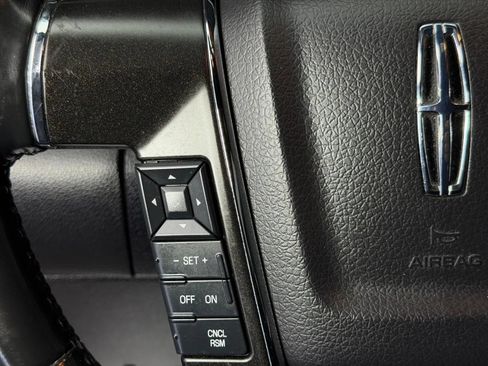 Used 2017 Lincoln Navigator L Select RWD image 34