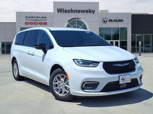 New 2026 Chrysler Pacifica Select image 1