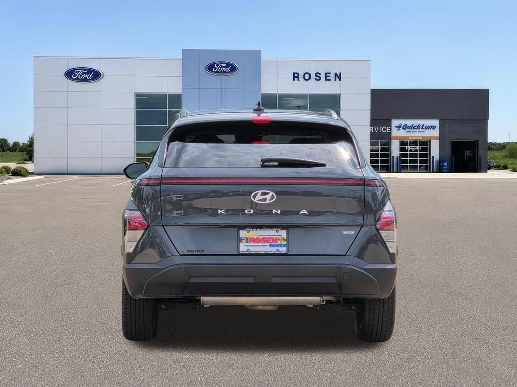 Used 2024 Hyundai Kona SEL AWD/4WD image 4