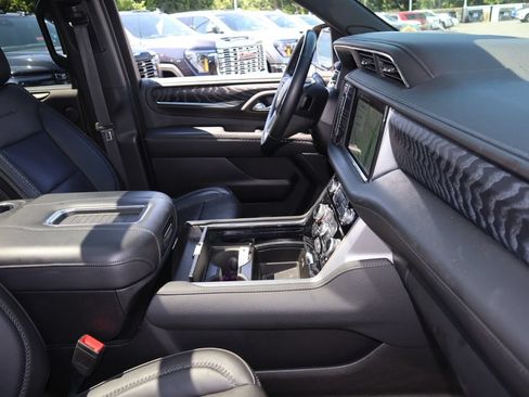 Used 2023 GMC Yukon XL Denali AWD/4WD image 24