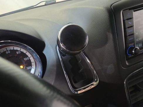 Used 2019 Dodge Grand Caravan SXT FWD image 20