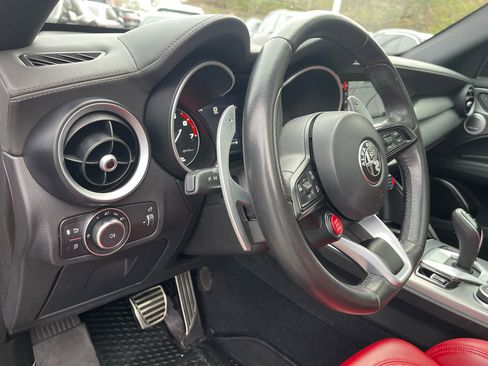 Used 2023 Alfa Romeo Stelvio Veloce image 18