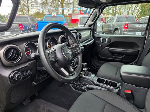 Used 2022 Jeep Wrangler Unlimited Sport image 9