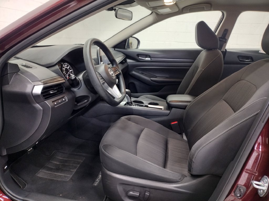 Used 2025 Nissan Altima 2.5 SV FWD image 20