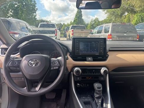 Used 2021 Toyota RAV4 XLE w/ Convenience Package FWD image 11