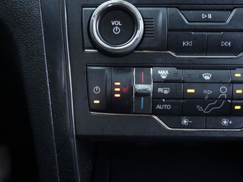 Used 2018 Ford Explorer XLT w/ Equipment Group 202A FWD image 31
