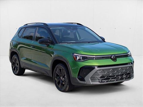 New 2025 Volkswagen Taos SE FWD image 6
