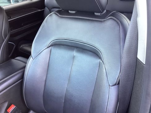 Used 2021 Jeep Grand Cherokee L Limited image 11