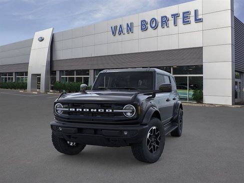 Used 2026 Ford Bronco Outer Banks AWD/4WD image 2