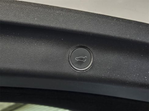 Used 2023 Tesla Model Y 2WD image 24