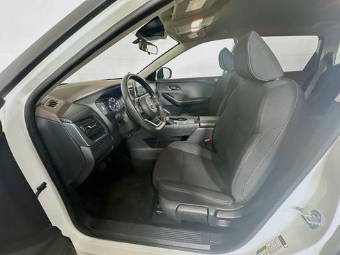 Used 2023 Nissan Rogue S image 13