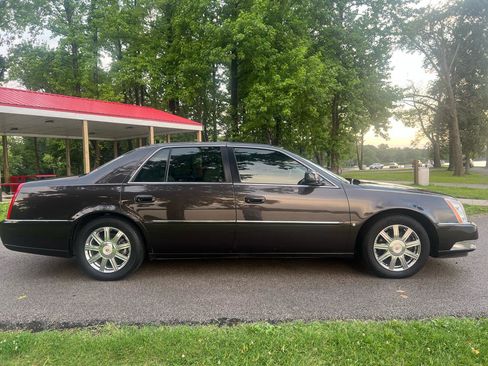 Used 2008 Cadillac DTS FWD image 5