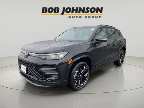 New 2026 Volkswagen Tiguan SE R-Line image 3