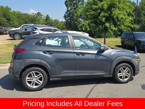 Used 2021 Hyundai Kona SE FWD image 2