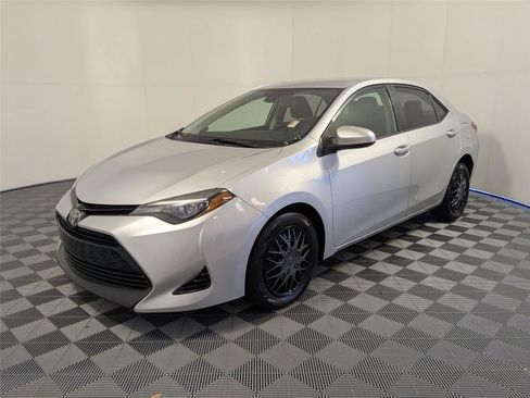 Used 2018 Toyota Corolla LE image 1
