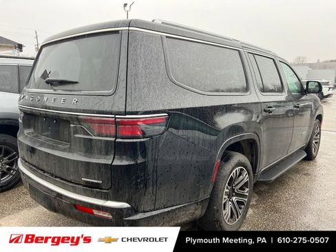 Used 2024 Jeep Wagoneer L Series II w/ Flexible Seating Group image 2