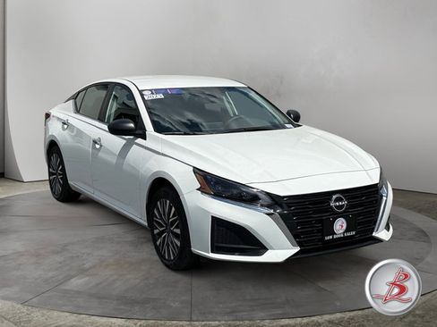 Used 2025 Nissan Altima 2.5 SV AWD/4WD image 1