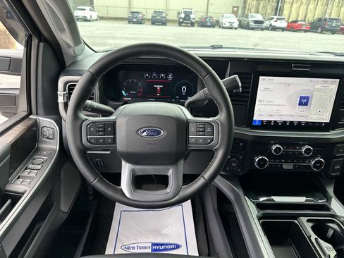 Used 2025 Ford F350 Lariat image 11