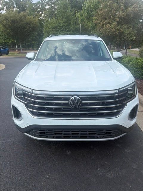 Used 2025 Volkswagen Atlas SE FWD image 1