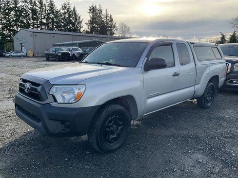 Used 2013 Toyota Tacoma 2WD Access Cab image 2