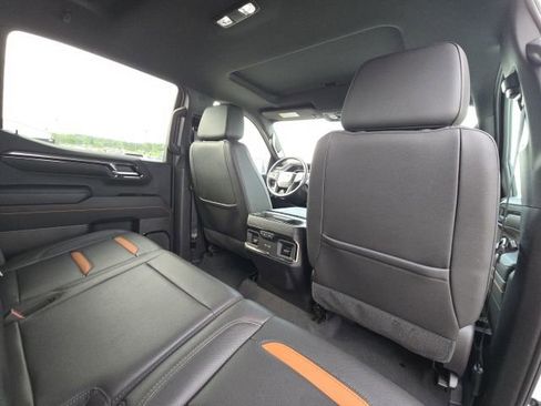 Used 2023 GMC Sierra 1500 AT4 w/ AT4 Premium Package AWD/4WD image 17