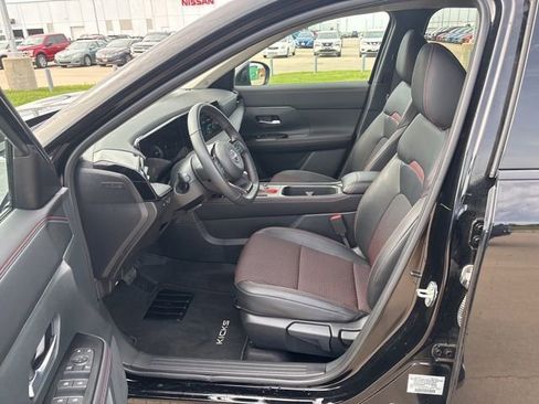 Used 2025 Nissan Kicks SR FWD image 9