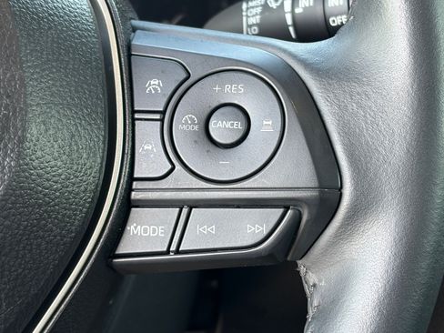 Used 2025 Toyota Corolla Cross XLE w/ Convenience Package FWD image 22