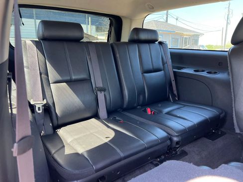 Used 2012 Chevrolet Suburban LT image 11