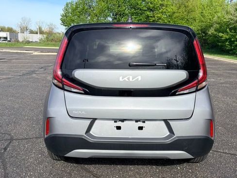 Used 2025 Kia Soul LX w/ LX Technology Package FWD image 4
