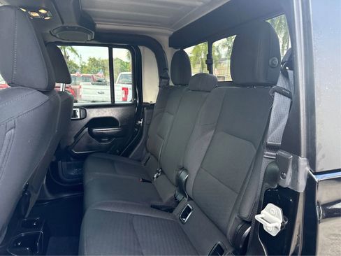 Used 2022 Jeep Gladiator Sport AWD/4WD image 10