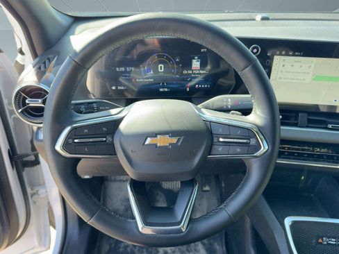 Used 2025 Chevrolet Equinox LT w/ Convenience Package II image 16