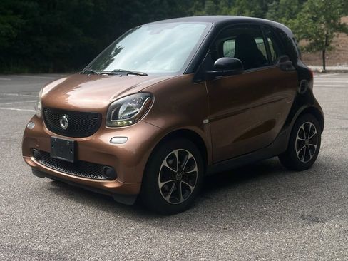 Used 2016 smart fortwo passion RWD image 3