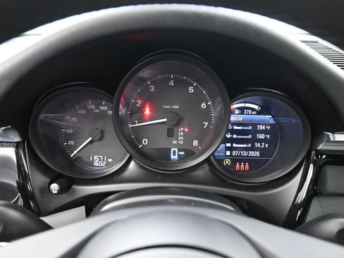 Certified 2025 Porsche Macan AWD/4WD image 20