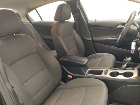 Used 2017 Chevrolet Cruze LS FWD image 21
