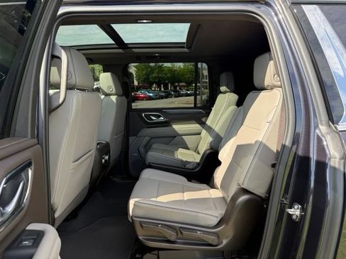 Used 2023 GMC Yukon XL SLT AWD/4WD image 26