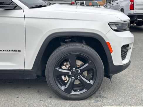 Used 2023 Jeep Grand Cherokee Altitude image 44