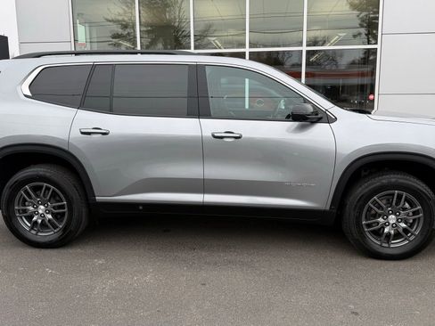 Used 2025 GMC Acadia Elevation image 2