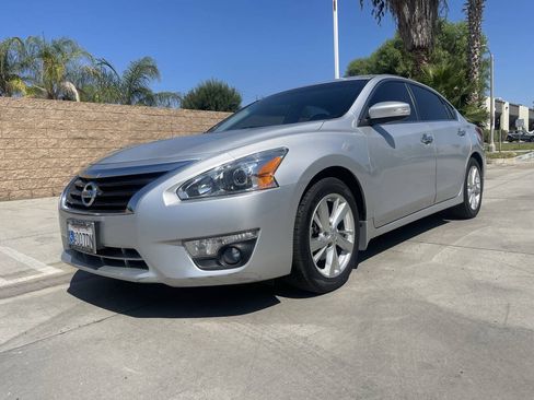 Used 2013 Nissan Altima 2.5 SL w/ Technology Pkg FWD image 1
