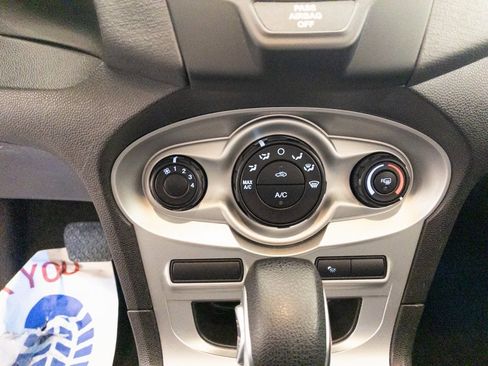 Used 2015 Ford Fiesta SE image 16