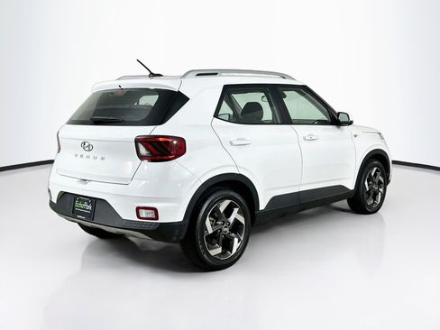 Used 2025 Hyundai Venue SEL FWD image 9