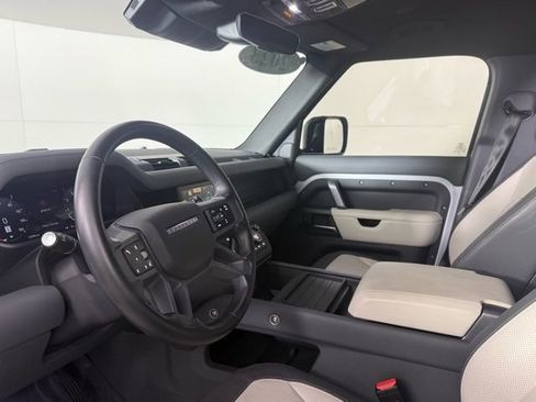 Used 2023 Land Rover Defender 110 X-Dynamic SE image 6