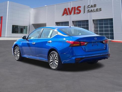 Used 2025 Nissan Altima 2.5 SV AWD/4WD image 9
