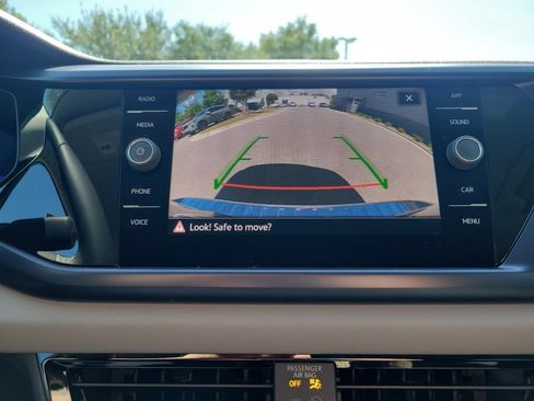 Certified 2022 Volkswagen Taos SE image 22