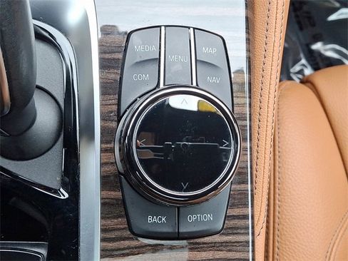 Used 2023 BMW M550i xDrive w/ Dynamic Handling Package image 16