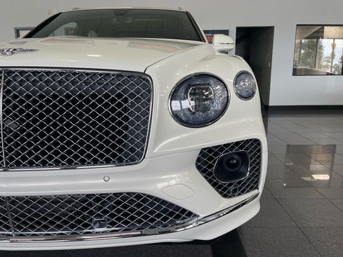 Used 2022 Bentley Bentayga AWD/4WD image 10