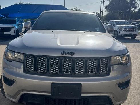 Used 2021 Jeep Grand Cherokee Laredo X AWD/4WD image 2