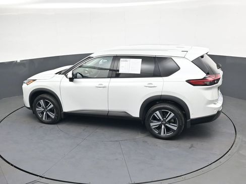 Used 2024 Nissan Rogue SL FWD image 38