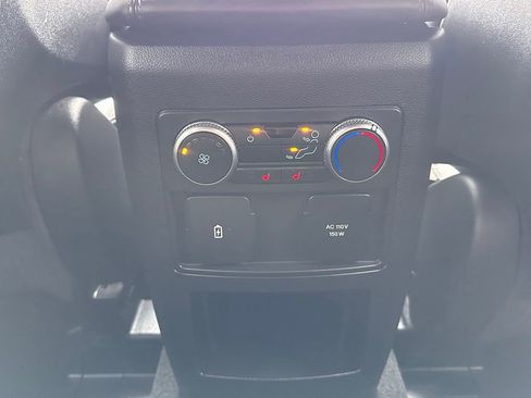 Certified 2020 Ford Explorer Platinum w/ Premium Technology Package AWD/4WD image 30