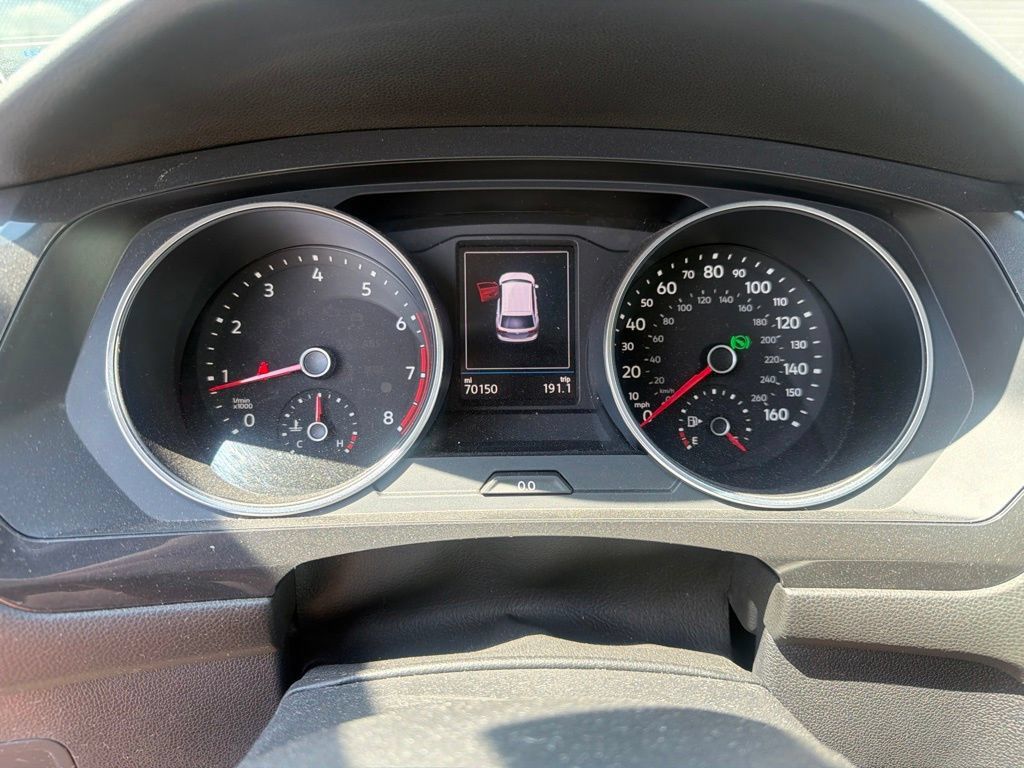 Used 2018 Volkswagen Tiguan SEL AWD/4WD image 2